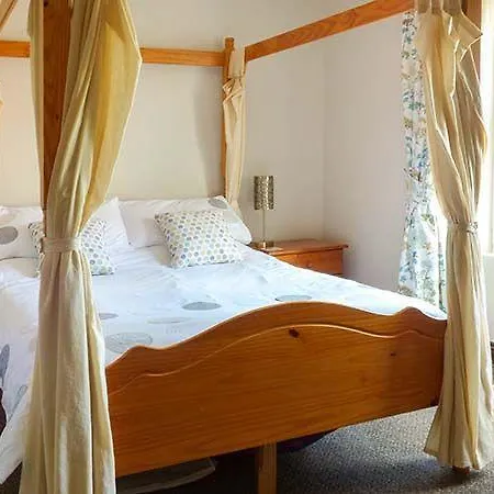 Wayside Cottage, بيت للعطل *