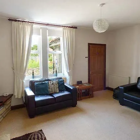 Wayside Cottage, بيت للعطل *