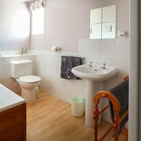 Wayside Cottage, بيت للعطل *
